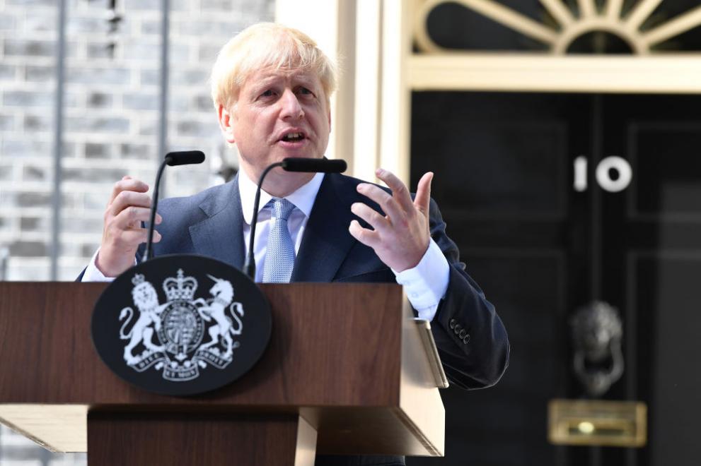 Британският министър-председател Борис Джонсън се извини в парламента за поредицата