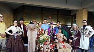 Кметът Валентин Василев коронова Кралица и Крал на Панаира на