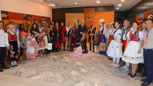 Иван Портних се срещна с участници в Международния фолклорен фестивал