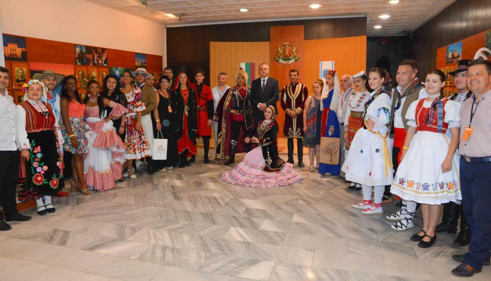 Иван Портних се срещна с участници в Международния фолклорен фестивал