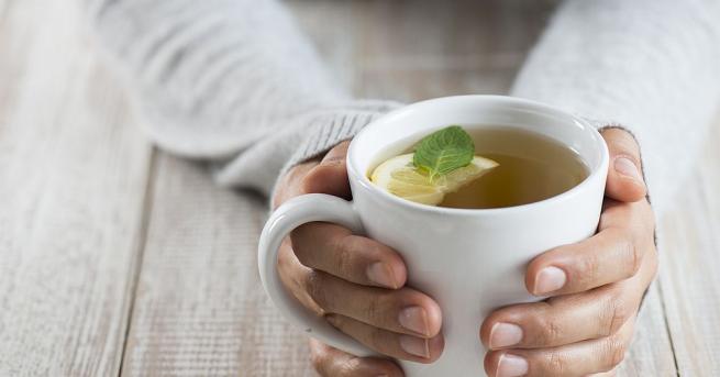 Чаят разхлажда, повишава тонуса, стимулира мозъка, пречиства организма от натрупани