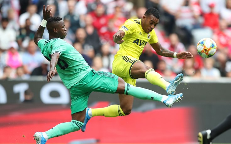 Бивш левскар вкара на Реал, но тимът му падна в зрелище