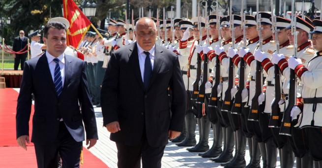 Българският премиер Бойко Борисов беше посрещнат от македонския си колега