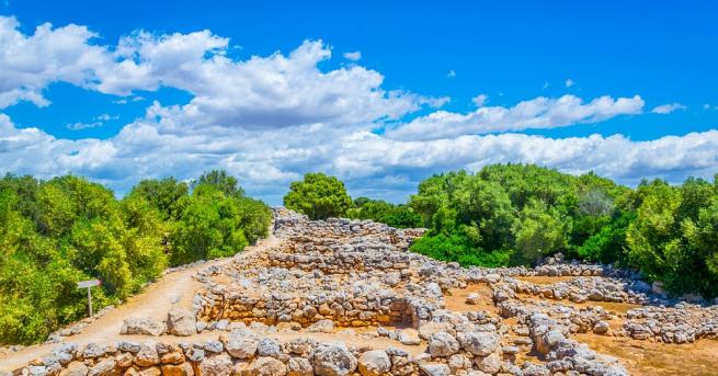 Испански археолози откриха при разкопки на древно селище руини от