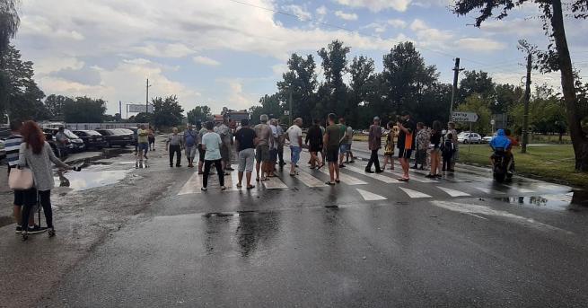 Блокадата остава безсрочно Трети ден продължава блокадата на пътя Сливен-Ямбол