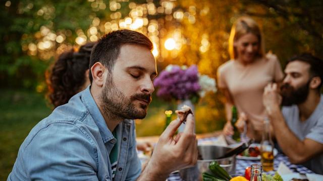 Музиката променя вкуса на една и съща напитка, както и бонбони