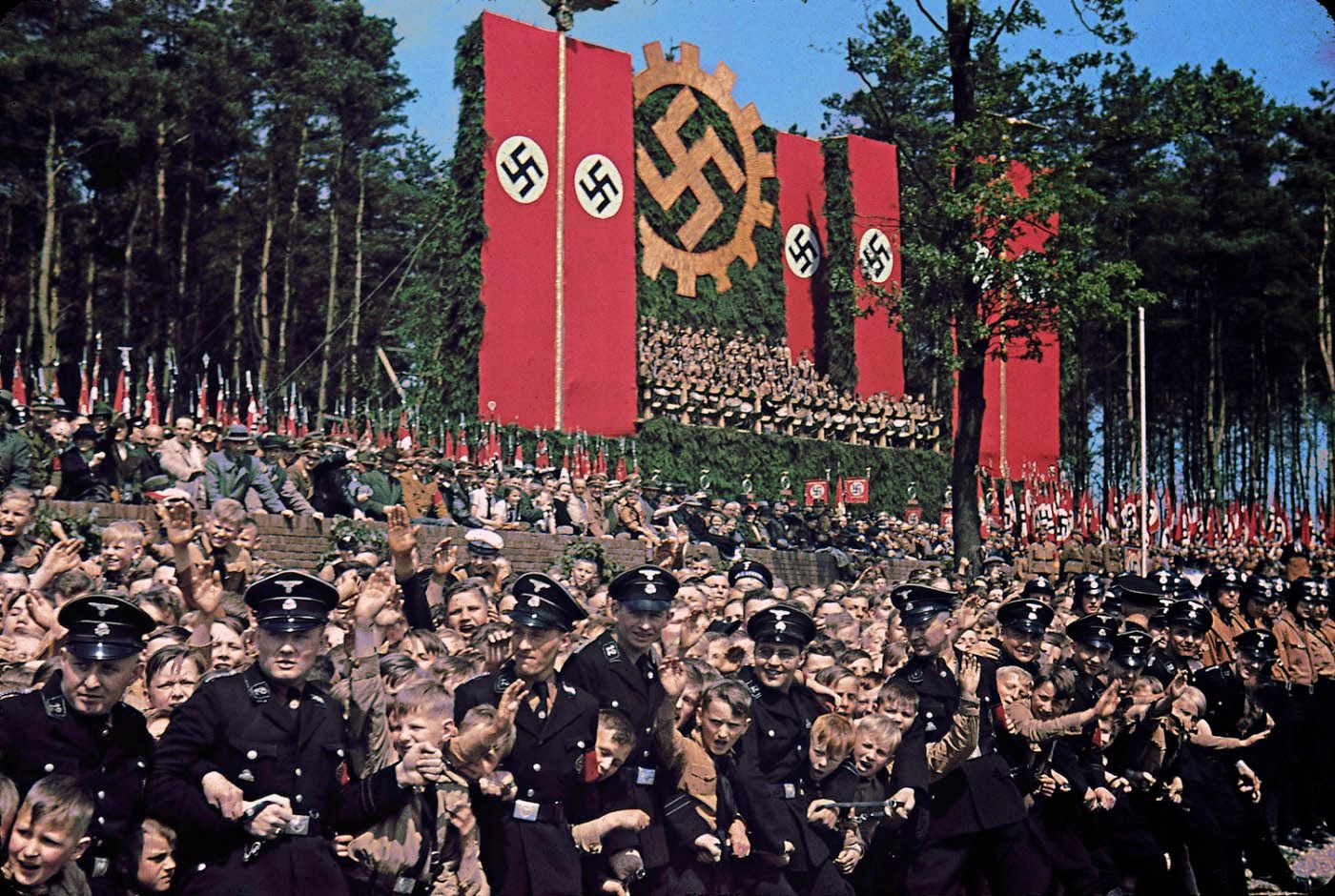 <p>1938: Церемония на Фолксваген в близост до Волфсбург.</p>