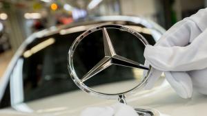 Мерцедес Бенц Mercedes Benz изтегля стотици хиляди автомобили заради технически проблем
