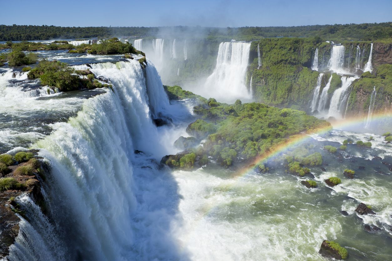 Игуасу („Голяма вода“), е съвкупност от 275 водопада в Южна Америка.