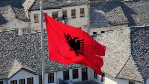 Албанското министерство на отбраната съобщи че двама негови войници са