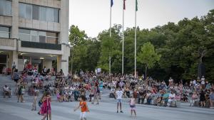 Август е музика