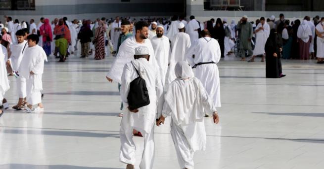 Над два милиона мюсюлмани започват годишното поклонение в Мека а