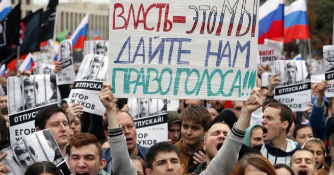 Няколко десетки руски опозиционни активисти предприеха индивидуални протести, след като