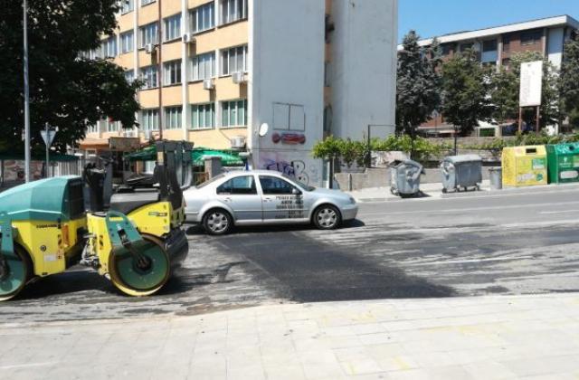 Асфалтират основни улици в Благоевград