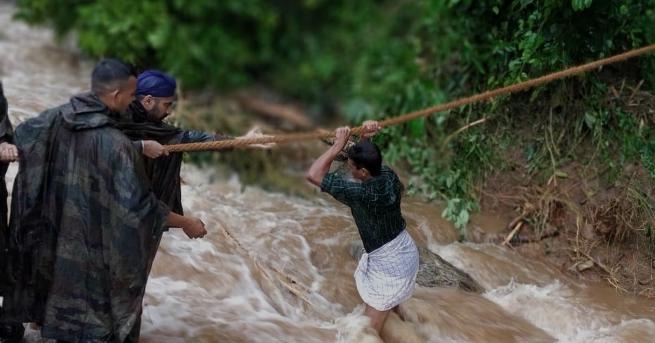 Свят Над 170 жертви на наводненията в Индия От засегнатите