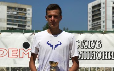 16 годишният български тенисист Симеон Терзиев решително спечели купата на турнир