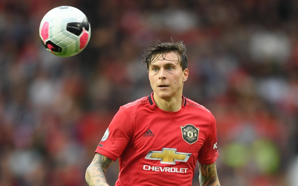 Манчестър Юнайтед е готов да поднови контракта на бранителя Виктор