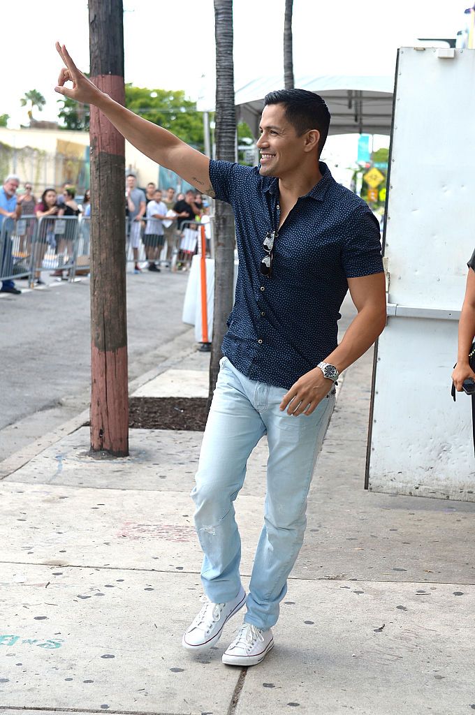 Джей Ернандес