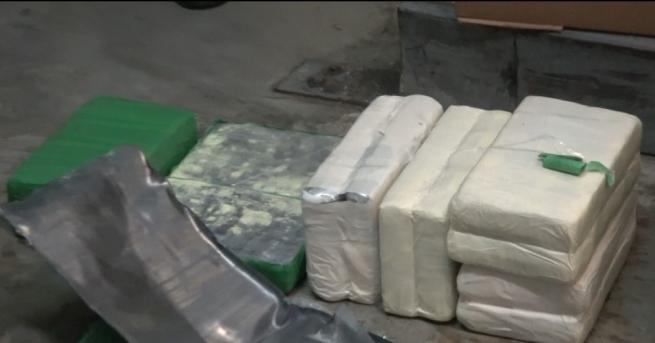 Над 75 килограма кокаин са открити в складова база на