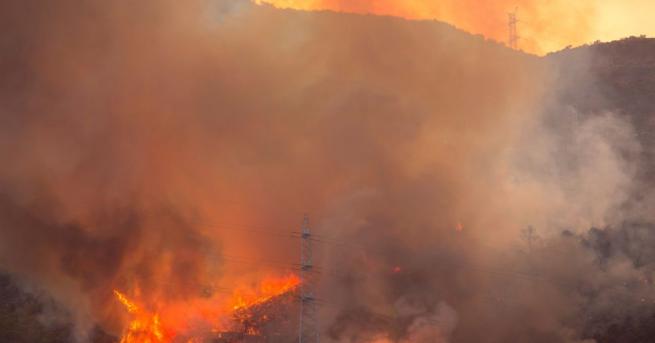 Разпространението на пожара който бушува от събота на испанския остров