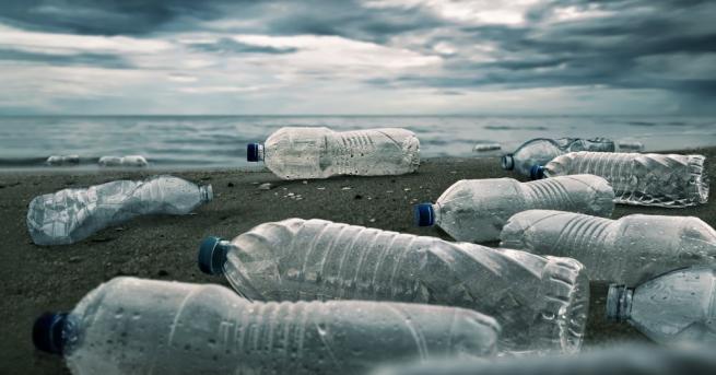 Някои пластмасовите отпадъци могат да стоят незабелязани по плажовете в