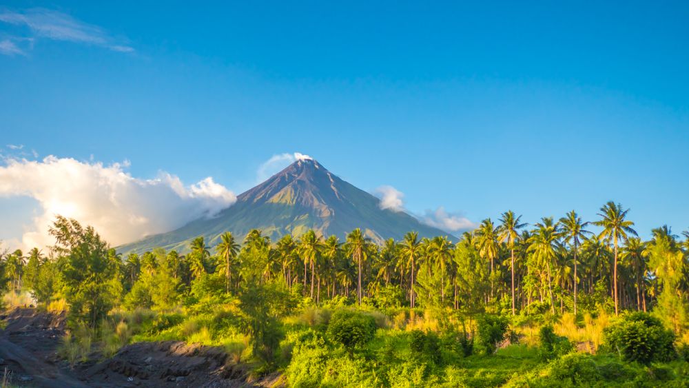 Вулканът, заедно със заобикалящата го площ, е провъзгласен за национален парк на 20 юли, 1938 г. – първият в страната.