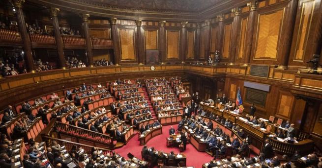 Президентът на Италия Серджо Матарела започва от двудневни консултации с