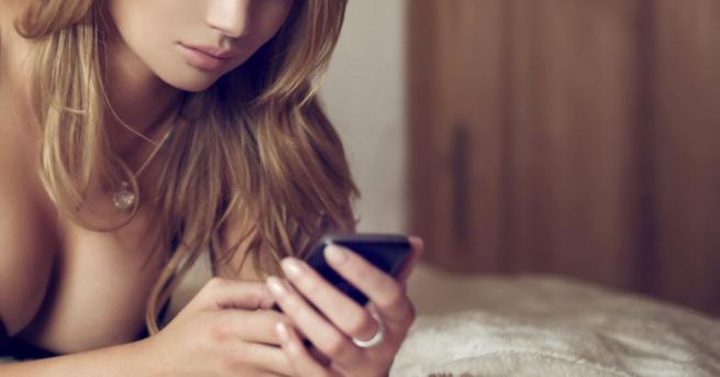 Потребителите, които използват емоджита в съобщенията си, правят повече секс