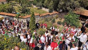 Хореографът Кирил Амбарков си взе булка по стар български обичай