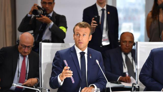 Макрон подари на лидерите от Г-7 часовници с рециклирана пластмаса
