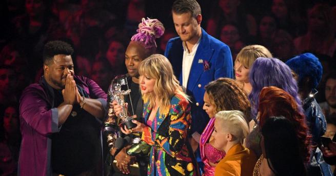 Поп звездата Тейлър Суифт спечели наградата на MTV Video Music