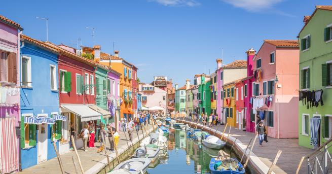 Любопитно Вижте най-цветните улици в Европа Къде градската среда прилича