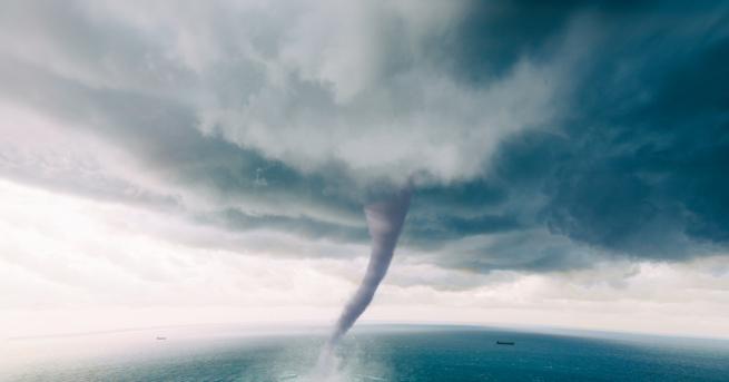Ураганът Дориан в Атлантическия океан бе повишен до трета категория  Скоростта