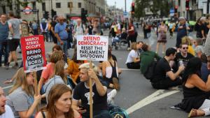 протест Великобритания