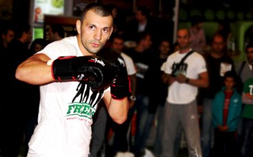 Един от опитните български бойци Никола Дипчиков постигна втората си поредна