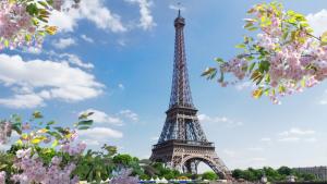 От 2010 г насам Айфеловата кула в Париж ръждясва прогресивно