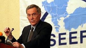 Ханке Въпреки кризата България запазва фискалната си политика стабилна