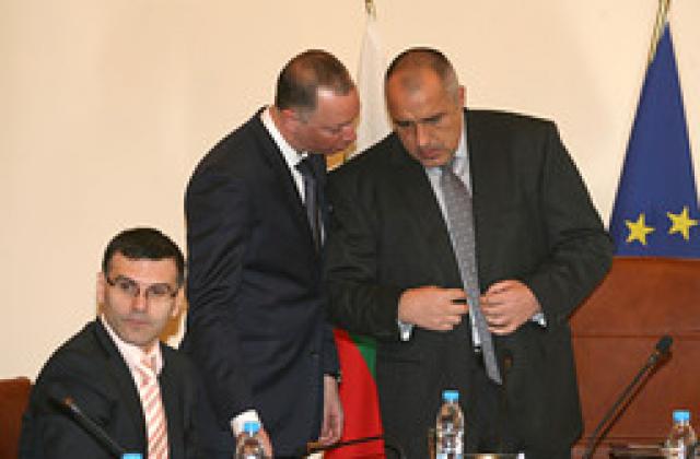 Кабинетът тотално се оплете в мерки за борба с кризата