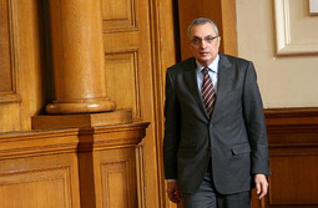 Костов очаква неизпълнение на приходната част на бюджета с 20%