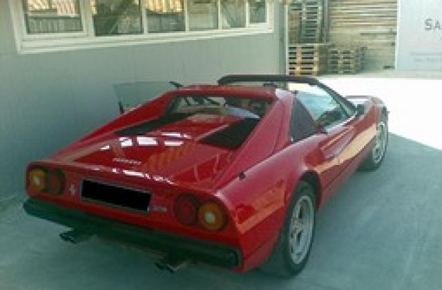 Данъчните продават луксозни возила, взети от длъжник