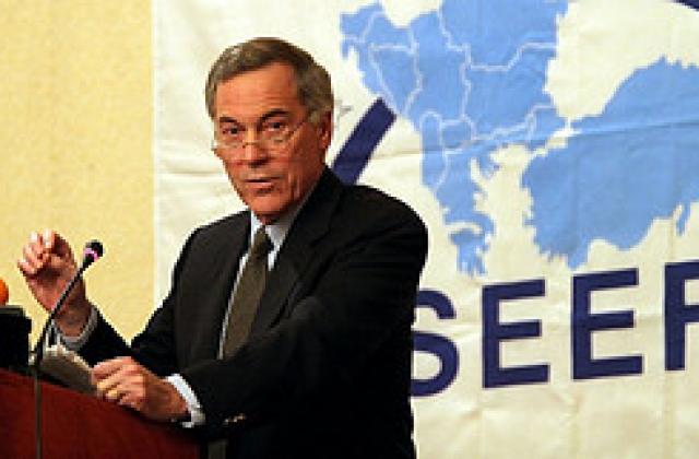 Ханке одобрява политиката на правителството ни