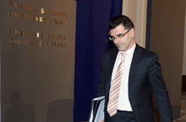 Дянков: Акцизът върху цигарите няма да се пипа