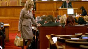 Парламентът орязва отпуските на чиновниците