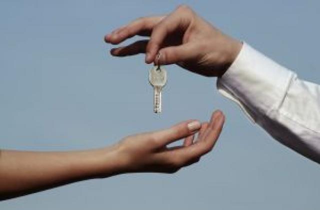 Без такса за кандидастване за жилищен кредит от Пощенска банка през лятото