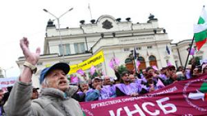 КНСБ склони от 1 януари осигуровките да скочат с 2