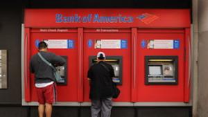 Двама българи обвинени за кражба на пари от банкомати в