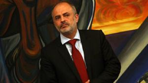 Младенов Трябва да се намери компромис за осигурителния стаж