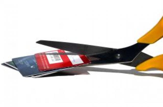 Заплатите на ръка остават