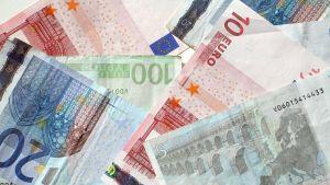 Умерена активност на банките застрахователите се активизират