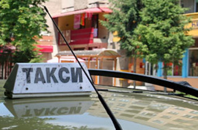 Плащаме с банкова карта в таксито